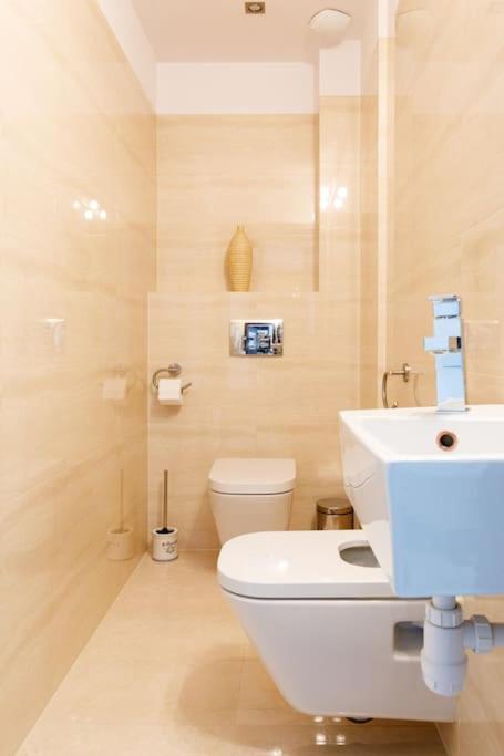 сlose-urban Chic - Great Location - 2 Bedrooms& Legnicka Apartment Wroclaw