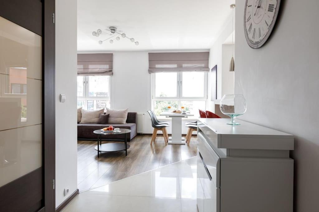 сlose-urban Chic - Great Location - 2 Bedrooms& Legnicka *