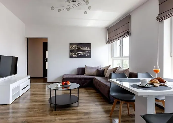 Сlose-Urban Chic - Great Location - 2 Bedrooms& Legnicka