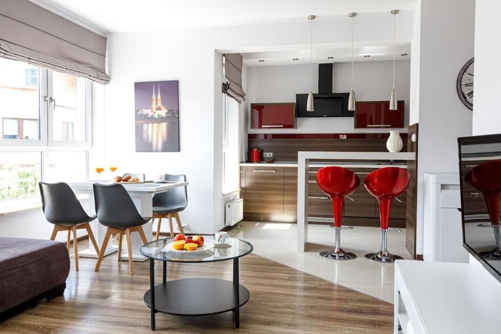 сlose-urban Chic - Great Location - 2 Bedrooms& Legnicka Apartment