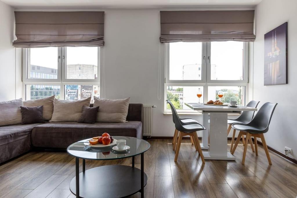 Apartment сlose-urban Chic - Great Location - 2 Bedrooms& Legnicka