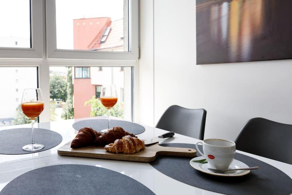 сlose-urban Chic - Great Location - 2 Bedrooms& Legnicka