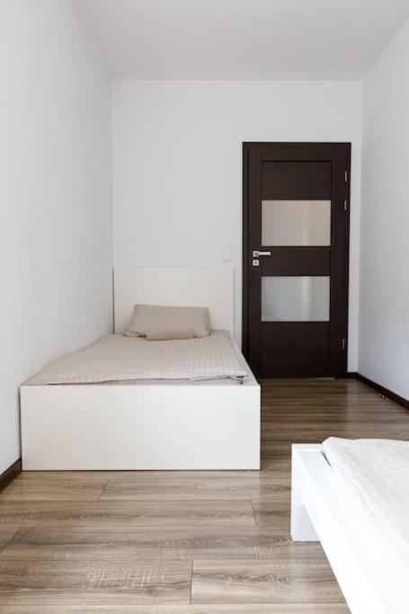 Apartment сlose-urban Chic - Great Location - 2 Bedrooms& Legnicka *