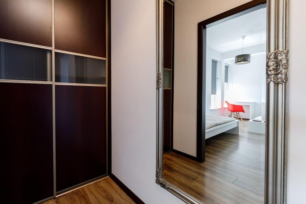 сlose-urban Chic - Great Location - 2 Bedrooms& Legnicka Apartment