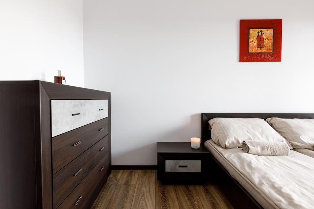 сlose-urban Chic - Great Location - 2 Bedrooms& Legnicka Apartment *