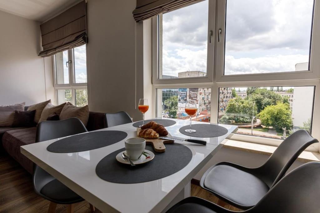 Apartment сlose-urban Chic - Great Location - 2 Bedrooms& Legnicka Wroclaw