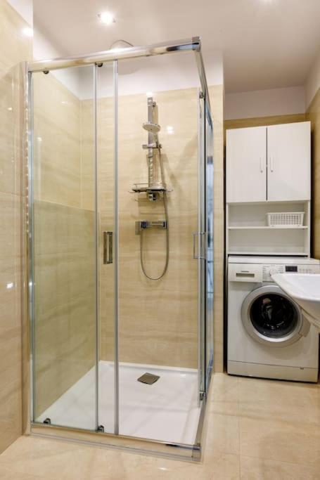 сlose-urban Chic - Great Location - 2 Bedrooms& Legnicka