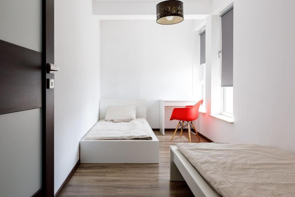 сlose-urban Chic - Great Location - 2 Bedrooms& Legnicka Apartment